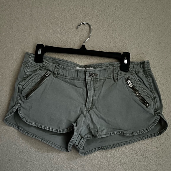 Hollister Pants - Light Green shorts